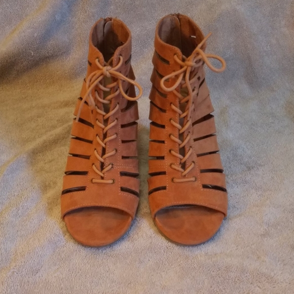 Charming Charlie sz 7 heels - Picture 4 of 7